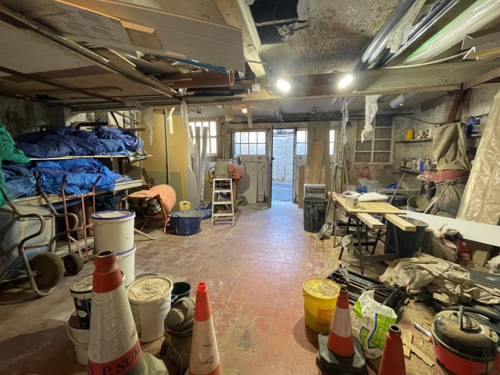 Lot: 99 - WORKSHOP WITH POTENTIAL - Ground floor workshop space